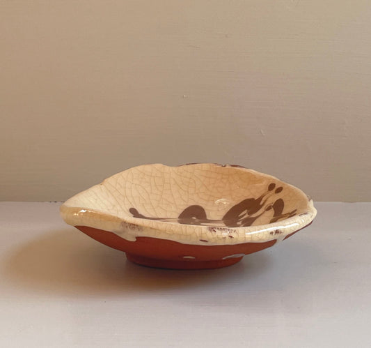 Cream and beige slipware, feathercomb swirl dish