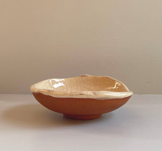 Cream and beige slipware, feathercomb dish, medium